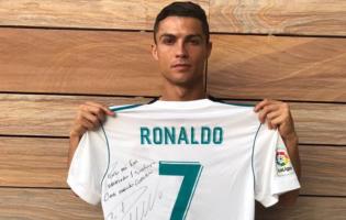 Cristiano Ronaldo solidaire envers le petit Santiago